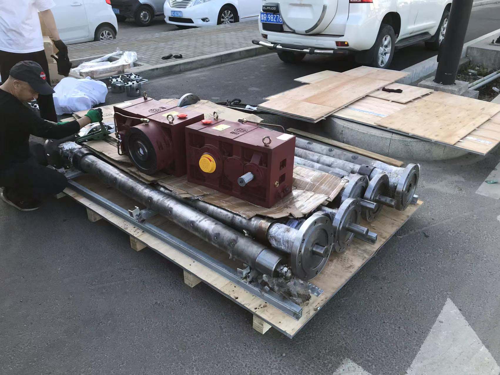 Марокканские клиенты запчасти босс лично упаковал деревянные корпусы и доставил товар вовремя.