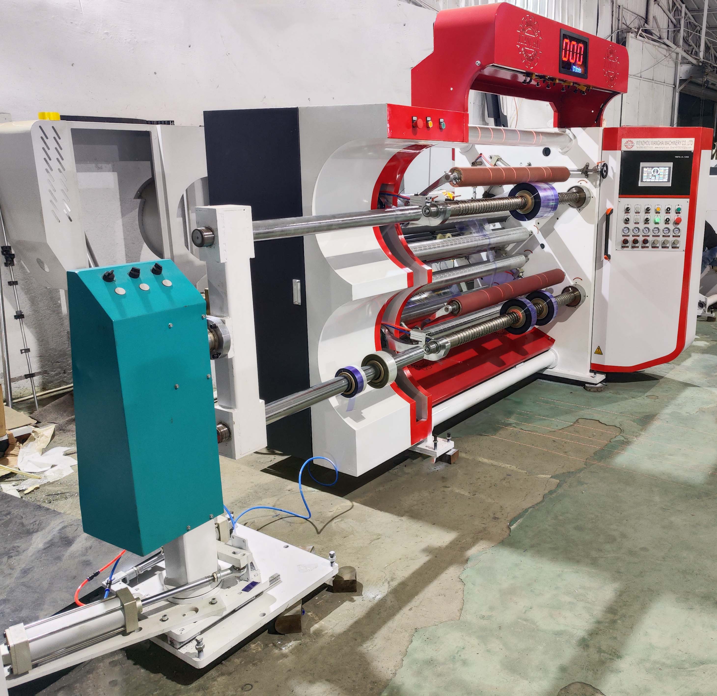 Клиент покупает резающую машину 350speed мы по тесту 400speed на линии для проверки клиента.